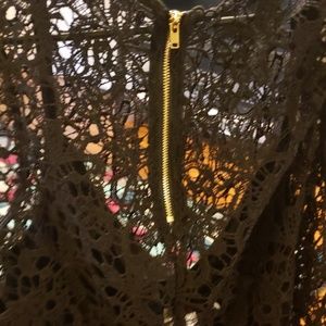 Ladies size 2x sleeveless shirt.